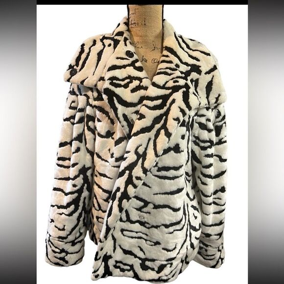 Chokolat White & Black Faux Fur Women’s Warm Winter Go Out Jacket size Large - Picture 6 of 12